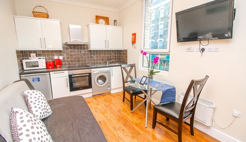 City Apartment, 2 Bedrooms, Kitchen
