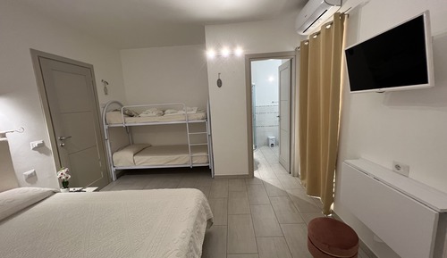 Deluxe Quadruple Room (Tavolara)