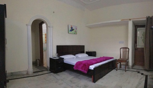 Economy Double Room, 1 King Bed