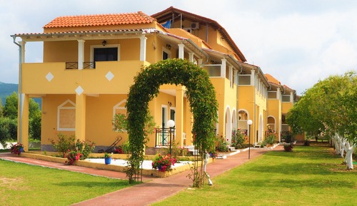 Panoramic Triple Room, Pool View (21)