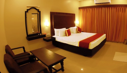 DELUXE ROOM