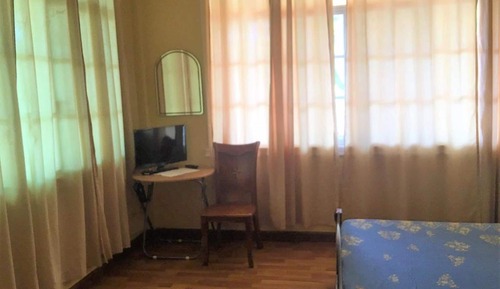 Queen Room, Garden View