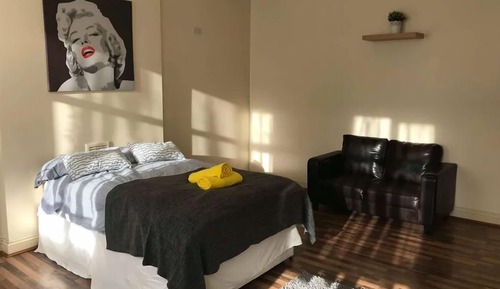Shared Dormitory, Women only