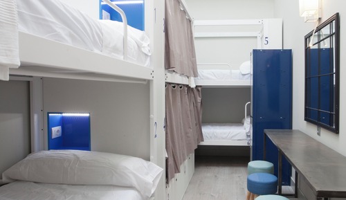Family Room, Shared Bathroom (París)
