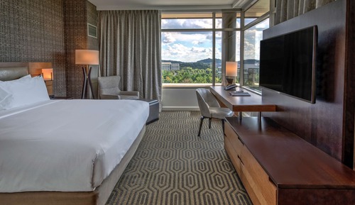 Room, 1 King Bed, Corner