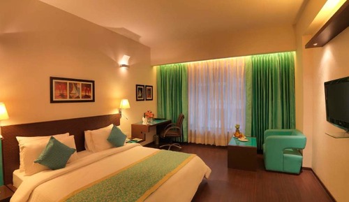 Deluxe Room, Smoking