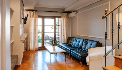 Bungalow (4 adults and 1 child)