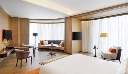 Grand Club Deluxe King Room