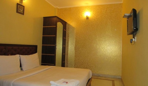 Standard Double Room, 1 King Bed, Non Smoking, Private Bathroom
