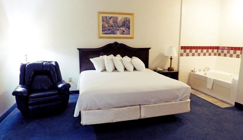 Suite, 1 King Bed, Non Smoking, Jetted Tub