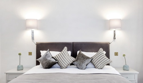 Luxury Three Bedroom Apartment with Balcony/Terrace