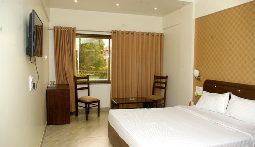 Deluxe Double AC Room