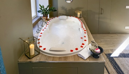 Deluxe Room, Jetted Tub