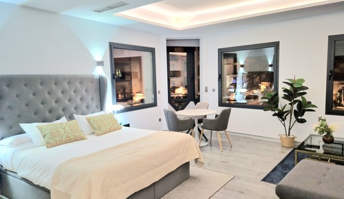 Deluxe Studio Suite