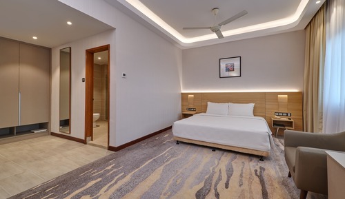 Deluxe Room, 1 King Bed, City View