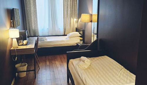 Compact Double Room (Private External Bathroom)