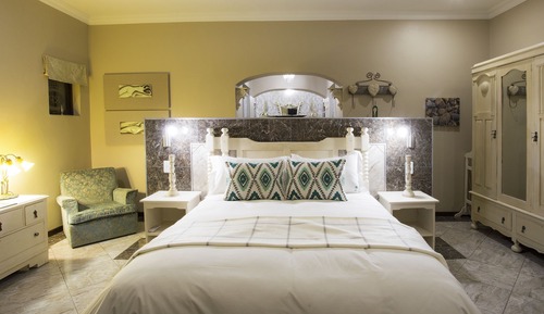 Honeymoon Studio Suite