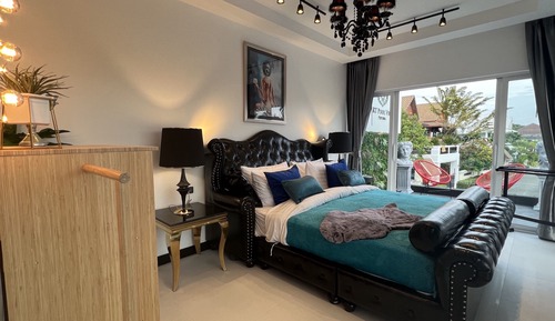 Grand Eight-Bedroom Villa with Private Pool and Jacuzzi