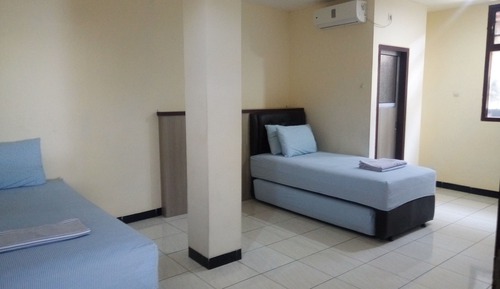 Economy Triple Room