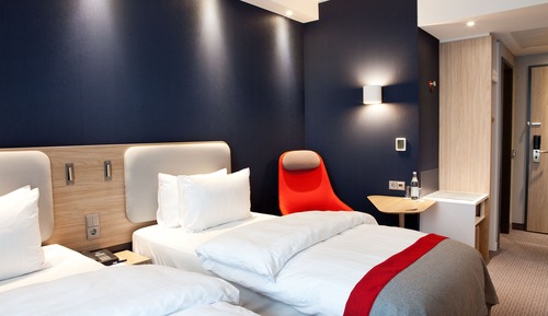 Standard Room, 2 Twin Beds (Walk-In Shower)