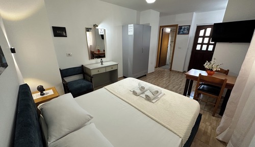 Basic Double Room, Kitchen