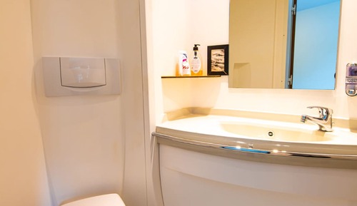 Single Room, Private Bathroom