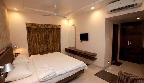 Deluxe Room (No View)