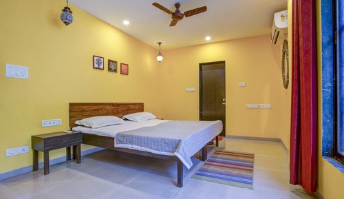 Deluxe Room, 1 King Bed, Garden View