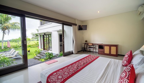 3 Bedrooms Villa with Pool View