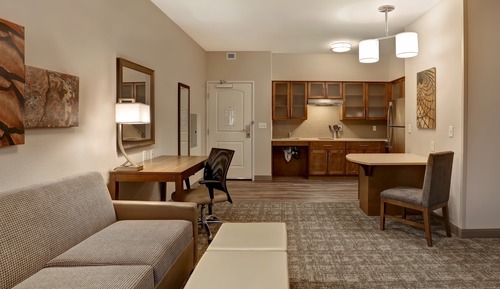Studio Suite, 1 King Bed, Kitchen