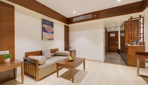 Hazel Suite with Bathtub, Balcony and Mountain View