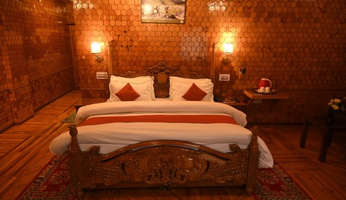 Honeymoon Suite