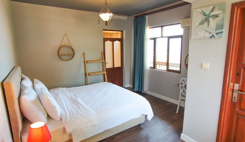 Standard Double Room, 1 Queen Bed, Sea View, Annex Building