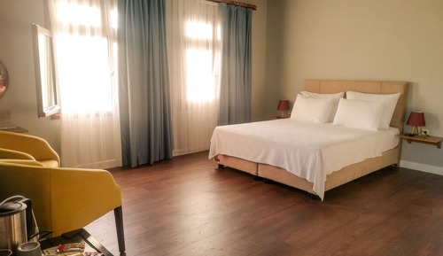 Deluxe Twin Room, Multiple Beds, Partial Sea View, Ground Floor