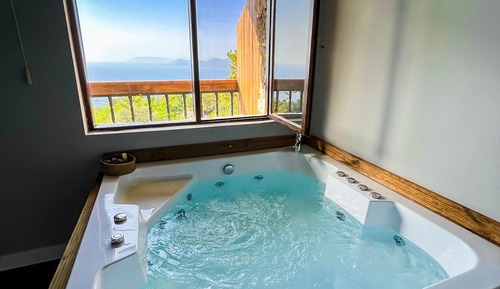 Romantic Room, 1 Queen Bed, Jetted Tub, Sea View