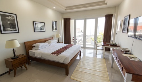 Comfort Room, Balcony