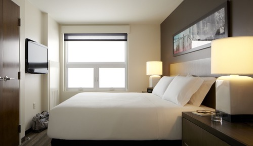 Room, 1 King Bed (Den)