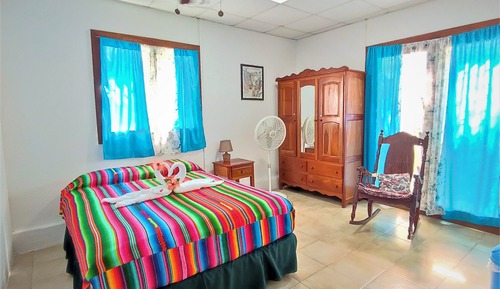 Family House, 3 Bedrooms, Pool Access, Garden View