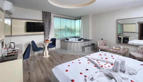 Deluxe Studio Suite