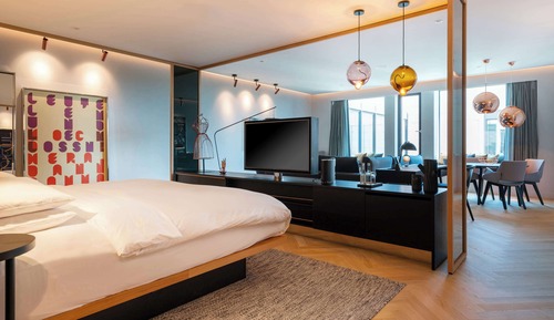 Suite (Andaz Art Suite)