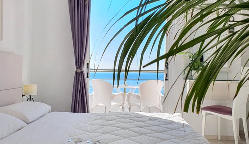 Junior Suite, 1 Queen Bed with Sofa bed, Sea View (2)
