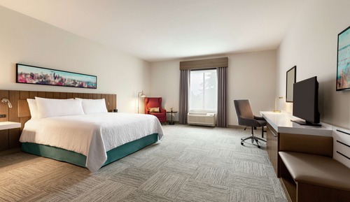 Room, 1 King Bed, Accessible, Courtyard View (Hearing)