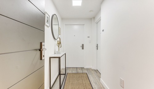 Beautiful Ocean & City View 1 bedrm Suite in the Grove