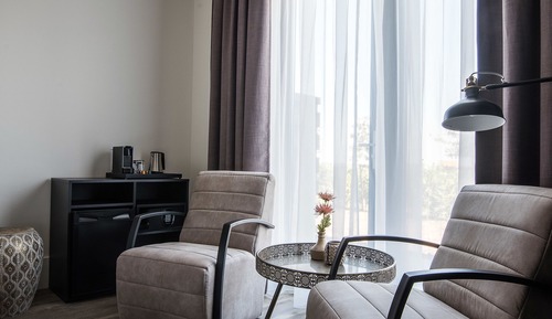 Double Room, Shower