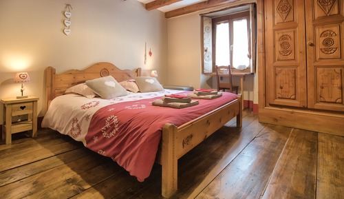 Standard Double Room, 1 Queen Bed, Non Smoking (Montbrequin)