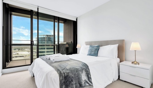 Premium 3 bed 2 bath apartment with Bay Views