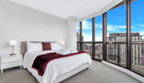Platinum Sub-Penthouse 3 bed, 2 bath, panoramic views