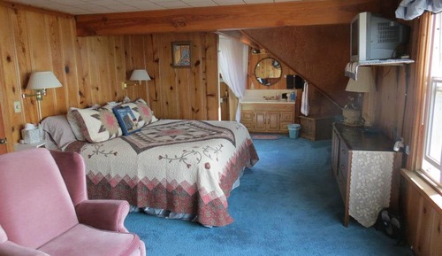 Captain's Suite (Located on 3rd floor)