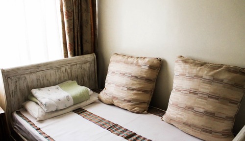 Junior Suite, 1 Queen Bed, Balcony, Garden View
