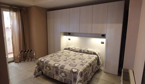 Apartment (103)